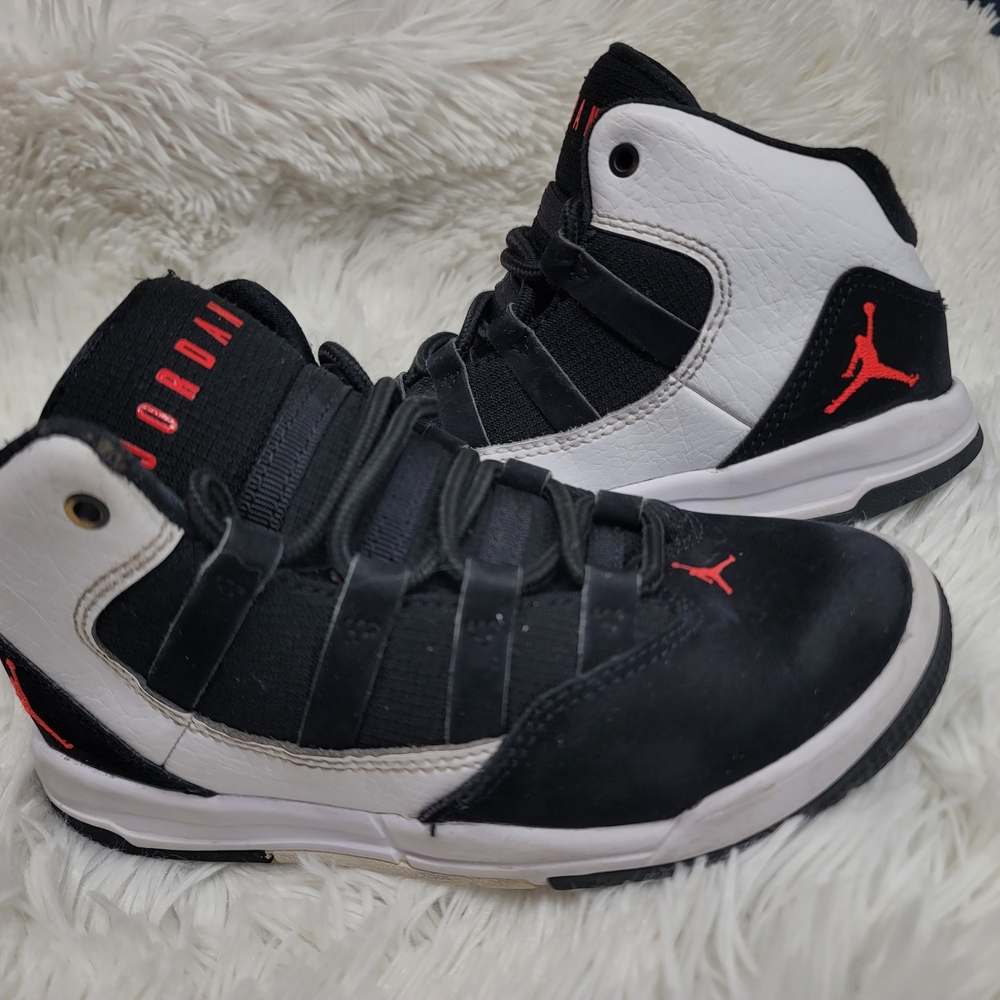 Jordan Max Aura Boy's Black/White Lace Up Athletic Sneakers AQ9216-101 size  12